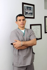 El bumangués Gabriel Quintero es uno de los 15 profesionales en Quiropráctica que hay en el país. - Fabián Hernández / GENTE DE CABECERA