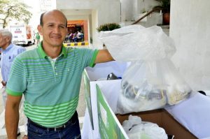 Ciudadanos de Bucaramanga y el área metropolitana entregaron a la Cdmb más de 1.300 bolsas plásticas. - Suministrada / GENTE DE CABECERA