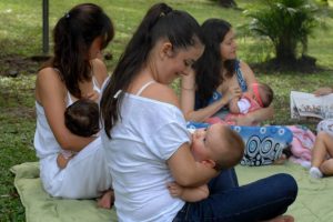 La lactancia materna favorece el vínculo entre madre-bebé. - Jaime del Río / GENTE DE CABECERA