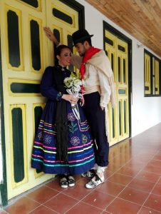 Laura Melissa Vergel y Luis Miguel Blanco, ganadores en la ‘modalidad de parejas’ del XXV Festival Nacional del Pasillo Colombiano. - Suministrada / GENTE DE CABECERA