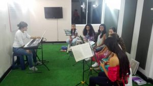 Las jóvenes integrantes del Coro de la Fundación Cultural La Cuerda ensayan desde hace varios meses para este gran concierto nacional. - Suministrada/GENTE DE CABECERA