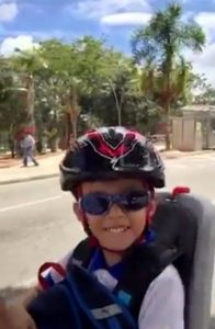 Padre e hijo portaban todos los elementos de seguridad necesarios para andar en bicicleta.  - Tomada del video suministrado/GENTE DE CABECERA