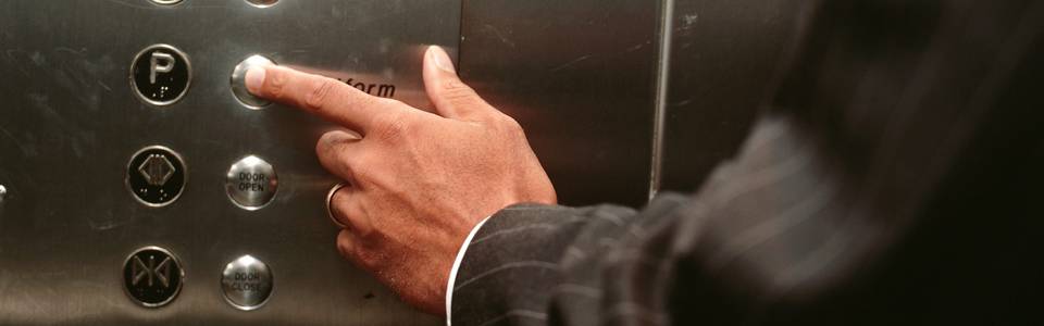 Cómo prevenir las emergencias en los ascensores