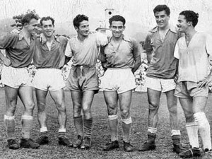 Raul Di Marco, en una foto con Pedernera y Di Stefano, luego de un clásico entre Millonarios y el Atlético Bucaramanga en los años 50.