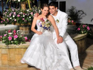 María Juliana Gamboa Estévez y Néstor Eduardo León Barbosa en el día de su matrimonio.