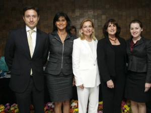 Alejandro Serrano, representante de Atenea ID; María Téllez, directora de Colempresarias; Martha Vásquez, presidenta Colempresarias; Rochelle Beck, mentora Caminos hacia la Prosperidad, y Emily Harter.