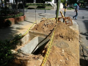 Así permanece la esquina de la calle 45 con 28, tal como lo denunció el Periodista del Barrio.