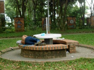 Los indigentes hacen parte del panorama del parque.