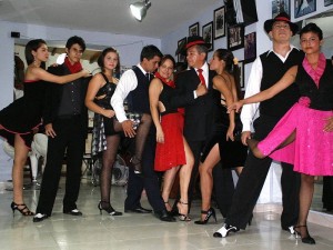 El tango tiene tantos pasos que no ha habido quién los cuente.