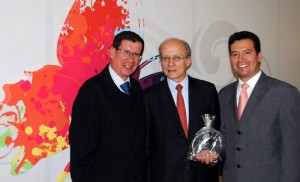 Periódico 15 gana Premio Amway