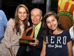 Manuela Prieto Pérez, Isabella Prieto Pérez y el maestro Rafael Mancipe Quiroga.