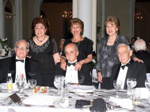 Eugenia de Barrera, Libia de Gómez, Felina de Uscátegui, Álvaro Barrera, Arturo Gómez y Carlos Uscátegui.