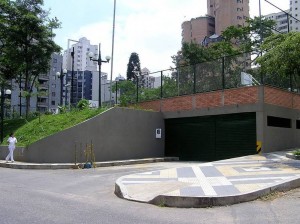 Quejas por la falta de puntualidad a la hora de abrir las puertas del parqueadero.