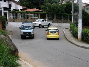 Pedimos a las autoridades más control en el flujo de carros y motos. (Javier Gutiérrez).