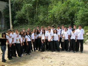 Este es el grupo de noveno grado que estuvo en el asentamiento humano El Túnel, al norte de la ciu-dad.