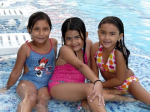 Ana María Sánchez Clavo, María José Jiménez y Paris Monserat Prada Vargas.