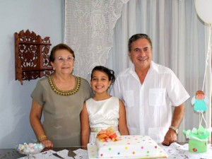 Humberto Cárdenas, Carmen Delia de Cárdenas y María Alejandra Archila.