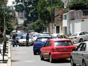 Congestión vehicular en la carrera 38.