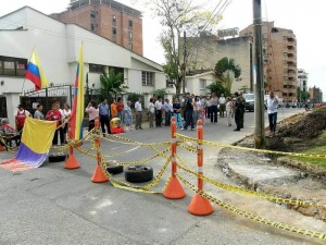 La protesta de los ciudadanos inició a las 6 a. m. y se extendió hasta las 10:00 a. m.