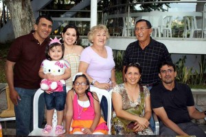 María Isabella Espinel, Danna Valentina Carrillo, Mónica Espinel, Iván Carrillo, Pedro Espinel, Andrea Domínguez, Teresa de Espinel y Pedro Espinel.