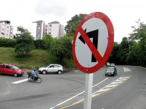 Nueva señalización en la entrada a La Floresta y Lagos del Cacique.