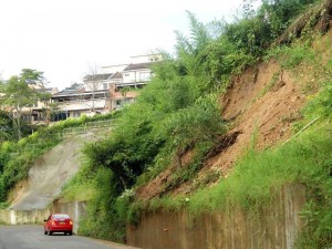 Aunque se hicieron obras para prevenir una tragedia, ha habido derrumbes en la vía principal a Los Cedros y Pan de Azúcar.