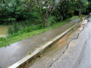 La falla está en la carrera 50 con calle 72, frente al lago.