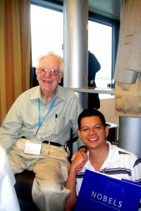 En esta foto junto al Nobel de Medicina, Oliver Smithies.