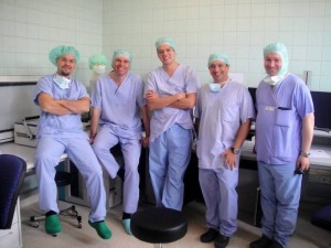 Con algunos compañeros de trabajo, en la Clínica Universitaria Albert Ludwigs, en Freiburg, sur de Alemania.