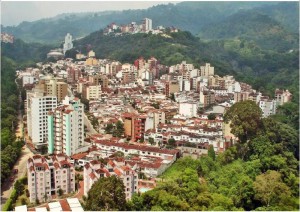 La construcción de viviendas y edificios residenciales en La Floresta, junto a Terrazas, es la carta de presentación de esta zona hoy en día. Al paisaje de esta foto se le añade (al fondo) el barrio Pan de Azúcar.