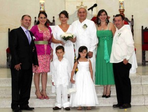 Julio Eduardo Carrillo, María Victoria Quiroga Díaz, Julio Carrillo, Sonia Alvarado, Berta Alvarado Sandoval, Héctor Ricardo Díaz Vargas, Martha Isabel Díaz y Hugo Eduardo  Quiroga.