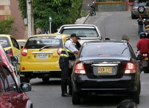 La movilidad en Cabecera para algunos conductores parece no importarles esa situación.