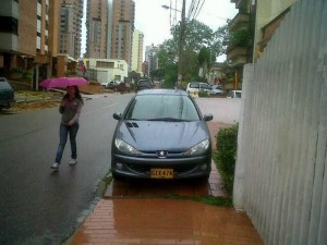 Invaden andenes en la carrera 40.