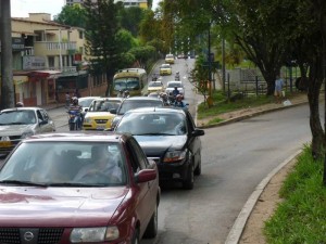 Esta vía, la calle 93, ya permanecía congestionada desde el cierre de la transversal oriental, por las obras del intercambiador de Neomundo.