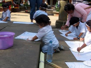 Talleres de pintura y dibujos dirigidos a niños entre los 4 a 10 son una buena alternativa.