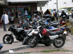 Los motociclistas también debieron mover sus vehículos de la calle 51