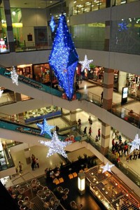 El árbol es una de las atracciones que más visitan los niños y jóvenes.