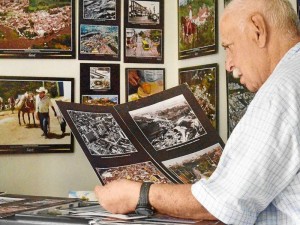 Los últimos años los ha dedicado a fotografía la ciudad y su desarrollo.