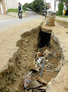 Así está el hueco de la carrera 50 con calle 74 del barrio Lagos del Cacique.