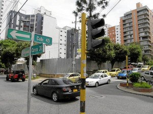 Desde las 8 a. m. del do-mingo 11 de marzo se reportó el daño en el semáforo y funcionó de nuevo 11 días después.