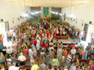 El Domingo de Ramos inició la Semana Santa con la bendición de los ramos en la gruta (carrera 38 con parque Leones).