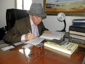 Rodrigo González Rodríguez es un estudioso y crítico del lenguaje.