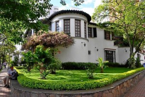 Casa Galvis, en la avenida González Valencia.