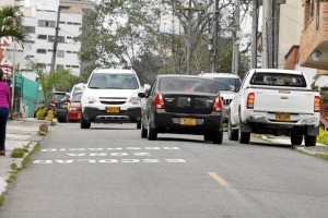 Vecinos aseguran que la tranquilidad se perdió con la abolición del Pico y Placa por esta carrera.