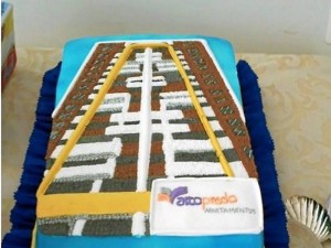 La torta de la celebración llamó la atención de los asistentes.