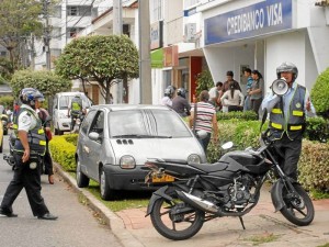 La labor conjunta entre agentes de la Dirección de Tránsito y la Policía ha sido notoria en las calles de Cabecera, donde más se repiten infracciones como la invasión del espacio público.