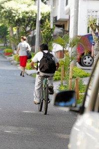 Este hombre que se transportaba por la carrera 37 con calle 41 de El Prado la usó para hacer su trabajo.