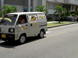 Otro seguidor de Gente de Cabecera nos envió esta foto de una buseta que estaba ‘pirateando’ en la carrera 31… y en carro particular.