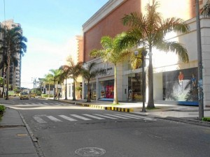 Carrera 38 frente a La Quinta Centro Comercial, el Día Sin Carro