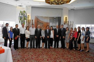 Javier Vásquez, Juliana Calvo, Gilberto Ramírez, Juan Camilo Montoya, Fabiola Báez, Jorge Cote, Carlos Alberto Gómez, Isabel Cristina Jaimes de Cancino, Jaime Bermúdez, ex canciller; Claudia Castellanos, Juan Diego Torres, Juan Carlos Castro, María Isabel Cuesta, Martha Suárez, Verónica Trillos, Martha Cardozo, Sandra Torres y Luisa Fernanda Suarez.